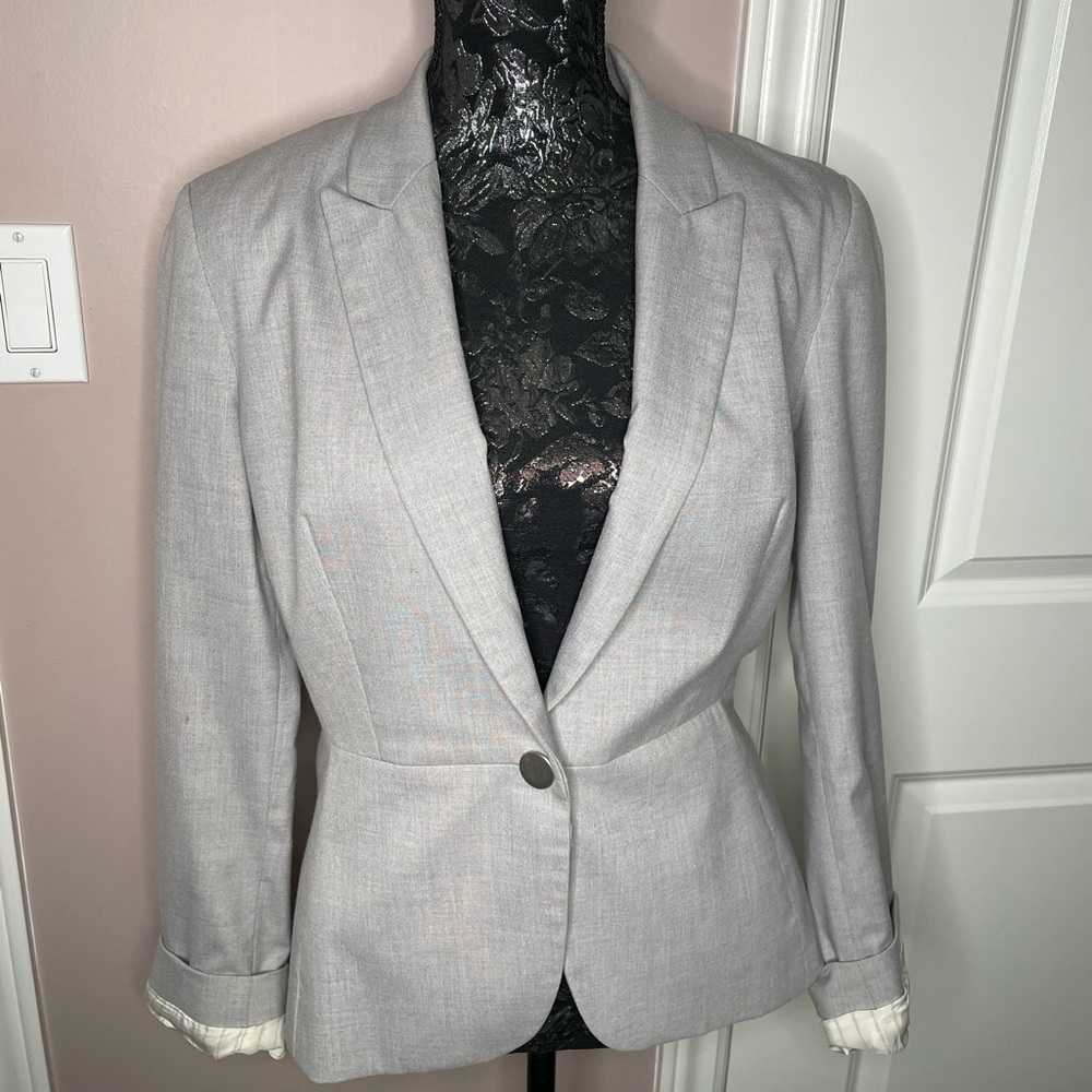 Office wear: Grey, slim fitting blazer, size 12 - Picture 4 of 5